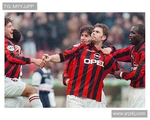 足球三剑客风采全景展示：传奇球员默契配合与精彩瞬间回顾