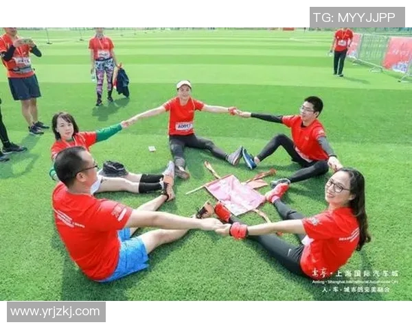 足球明星微笑瞬间定格 展现魅力与自信的完美瞬间