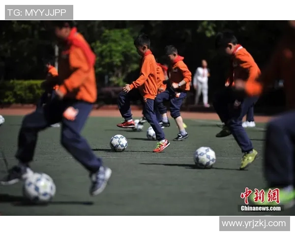 足球球星为何选择不穿袜子探索球场上的另类风格与背后隐藏的故事