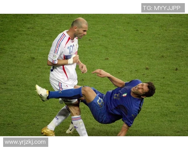 世界杯足球明星精彩瞬间展现球场英姿与拼搏精神的全景回顾